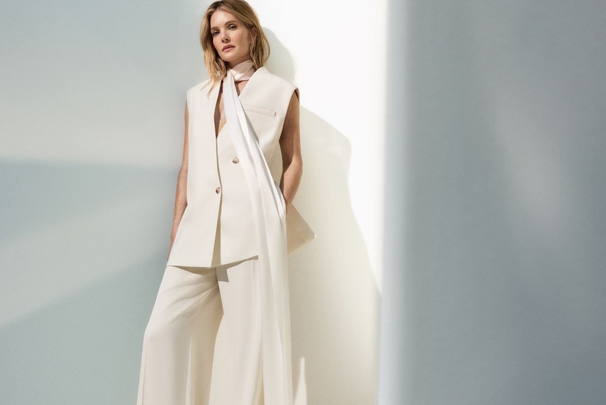 Meghann Fahy nella campagna spring-summer 2026 di Boss (courtesy Hugo Boss)