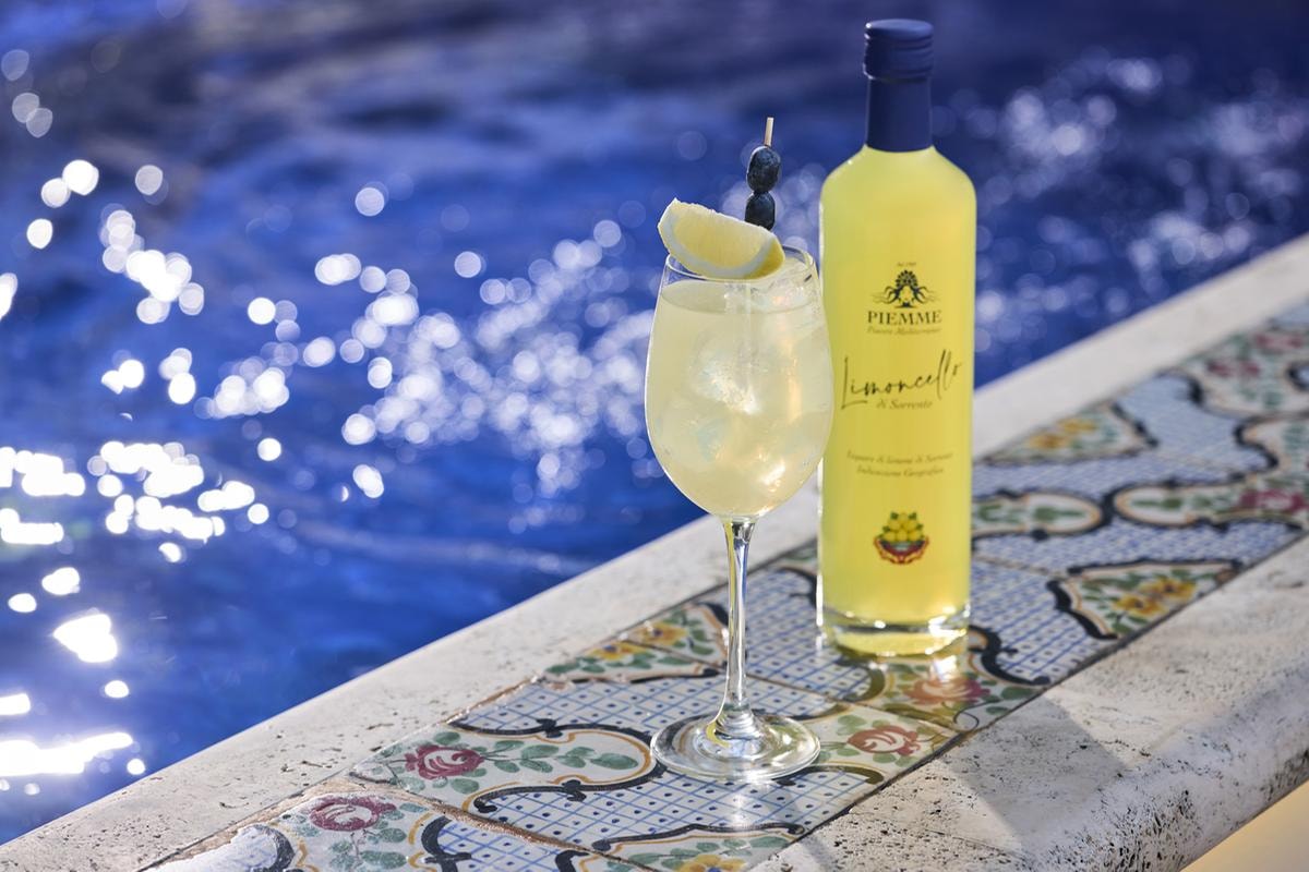 Il cocktail dell’estate? Il Limoncello Spritz, fresco, agrumato e con etichette premium. Ecco le 4 da avere