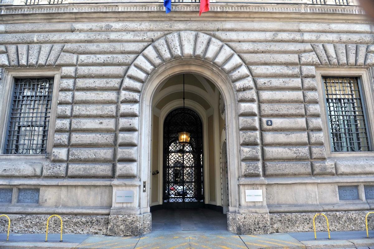 Intesa Sanpaolo-Mps, ecco tutti i numeri della nuova superbanca: ricavi, utili, dividendi e azionisti