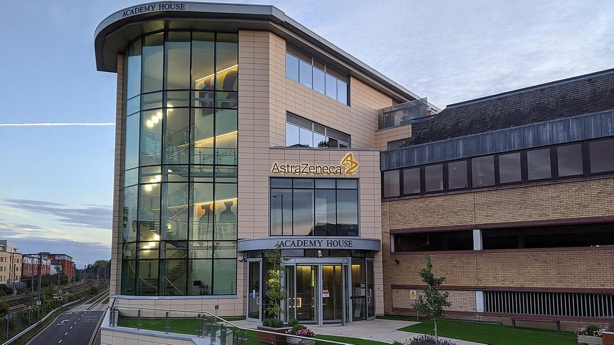 AstraZeneca cede il 4,9% in borsa in scia alla maxi fusione con Bristol Myers per creare un colosso farmaceutico da 400 miliardi