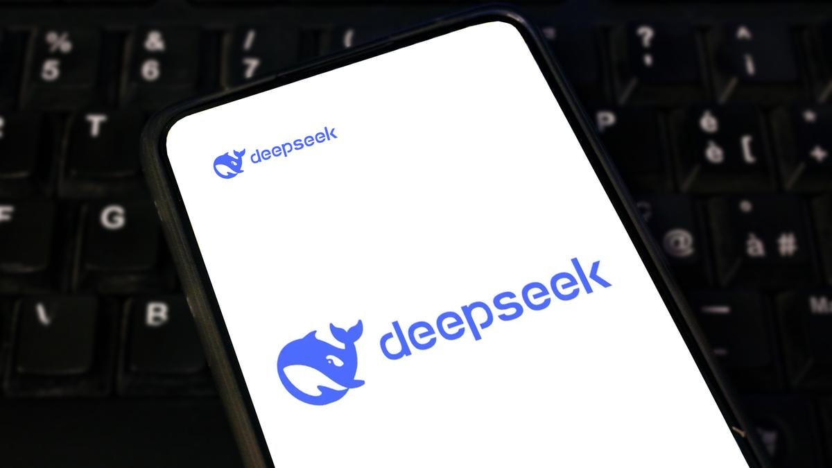 DeepSeek preoccupa OpenAI, il nuovo modello AI costa 100 volte meno. E anche Alibaba accelera nella corsa agli agent