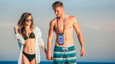 Il meglio dell’hi-tech per vacanze feliciIl meglio dell’hi-tech per vacanze feliciIl meglio dell’hi-tech per vacanze feliciIl meglio dell’hi-tech per vacanze feliciIl meglio dell’hi-tech per vacanze feliciIl meglio dell’hi-tech per vacanze feliciIl meglio dell’hi-tech per vacanze feliciIl meglio dell’hi-tech per vacanze feliciYoung couple holding hands on the beach