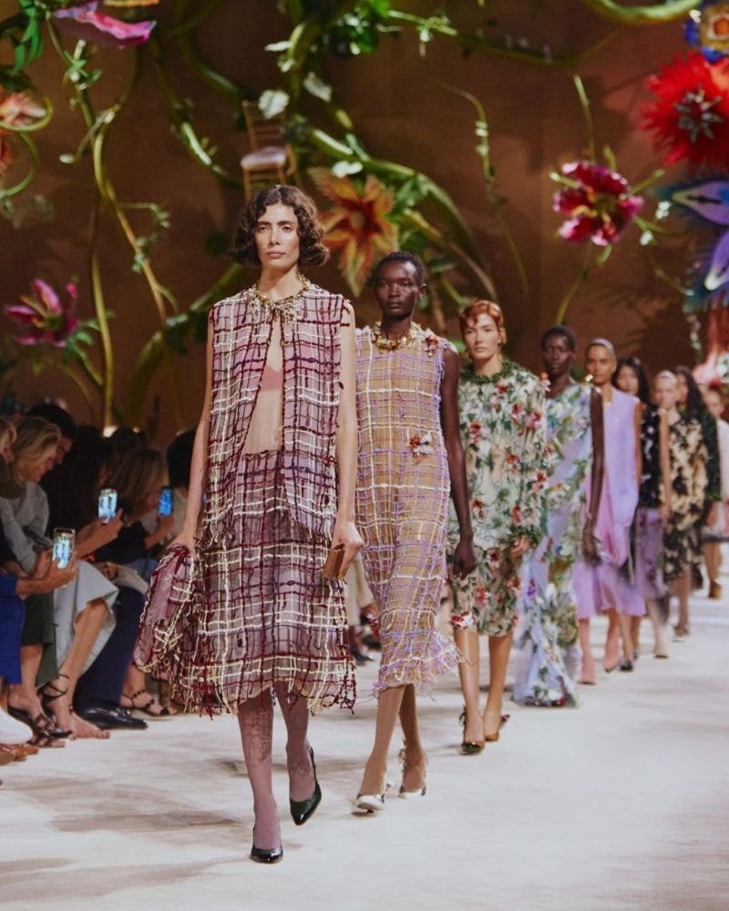 Chanel accelera, vendite a +16% nel semestre. Matthieu Blazy convince il mercato e stacca Lvmh