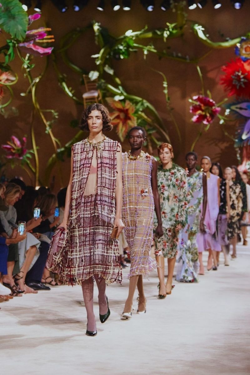 Il finale della sfilata Chanel haute couture fall-winter 2026/27 (courtesy Chanel)