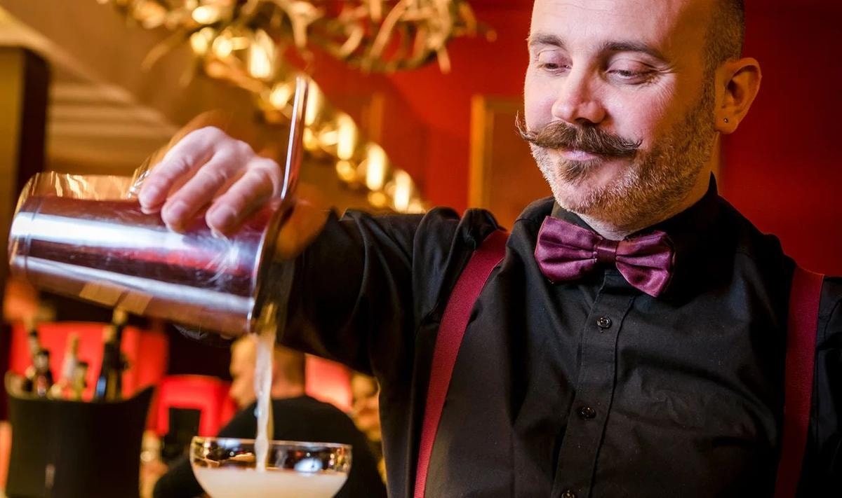 Il drink dell’estate non è lo Spritz: tutti stanno riscoprendo il sidro