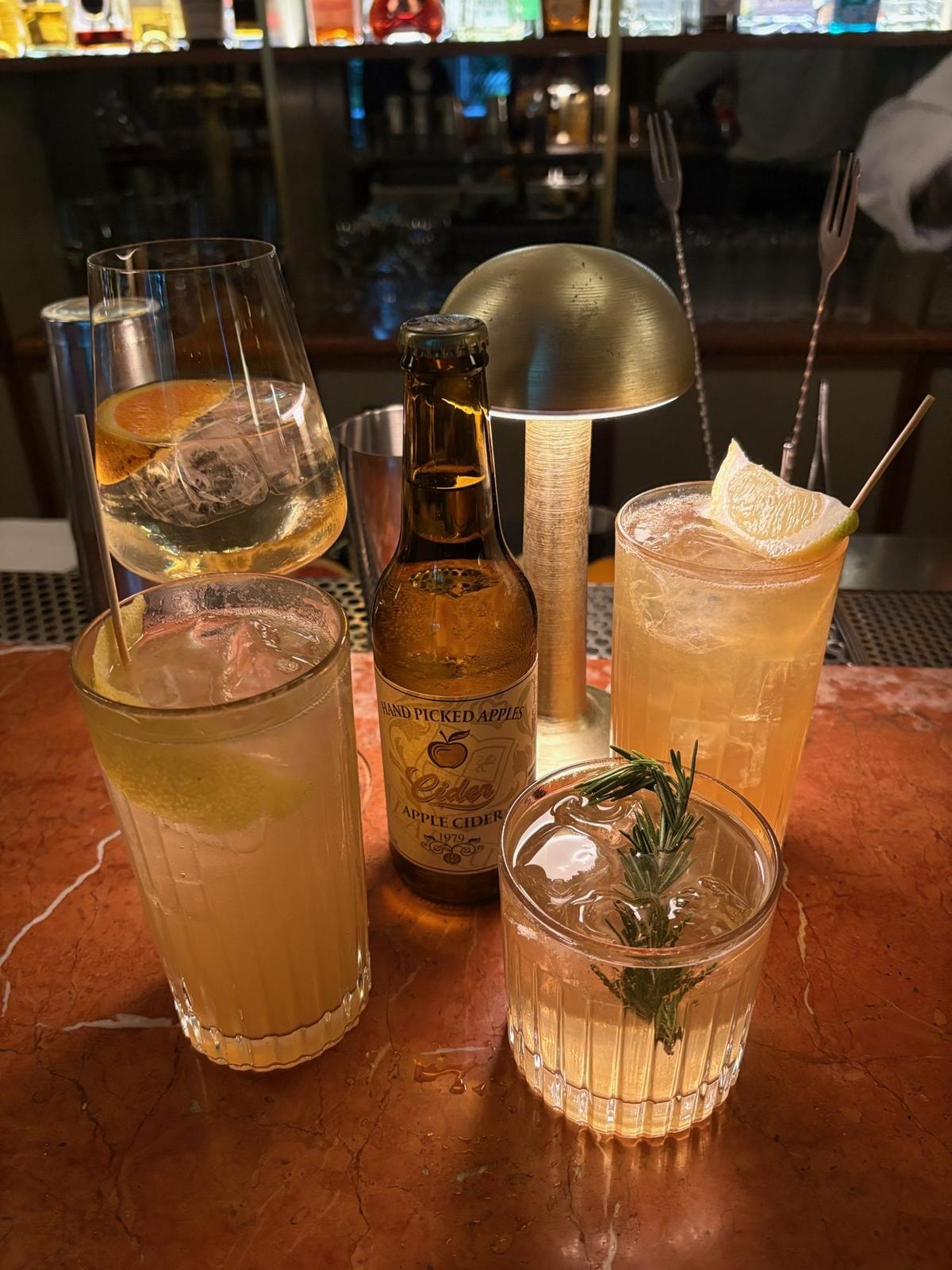 Il drink dell’estate non è lo Spritz: tutti stanno riscoprendo il sidro