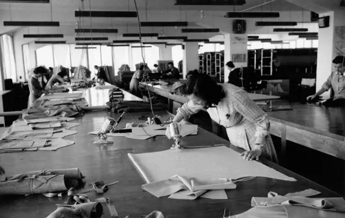 Una foto d'archivio di una lavorazione in fabbrica (courtesy Luisa Spagnoli)