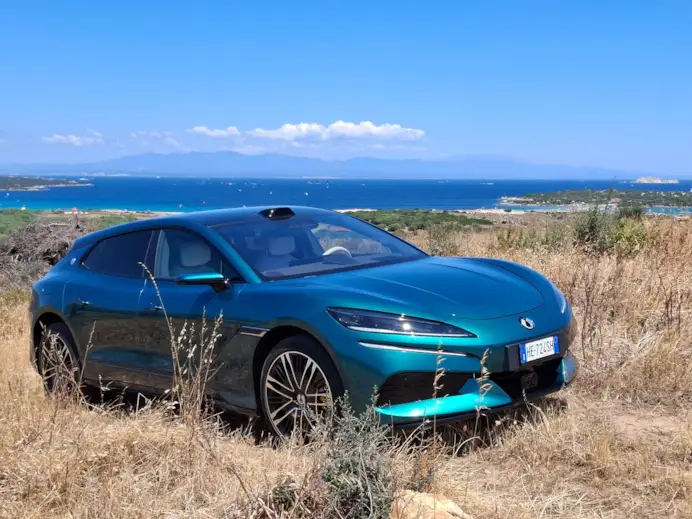 Denza Z9GT: prova della shooting brake BYD durante la Swan Porto Rafael Challenge
