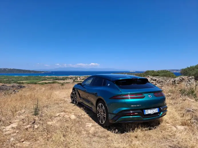 Denza Z9GT: prova della shooting brake BYD durante la Swan Porto Rafael Challenge