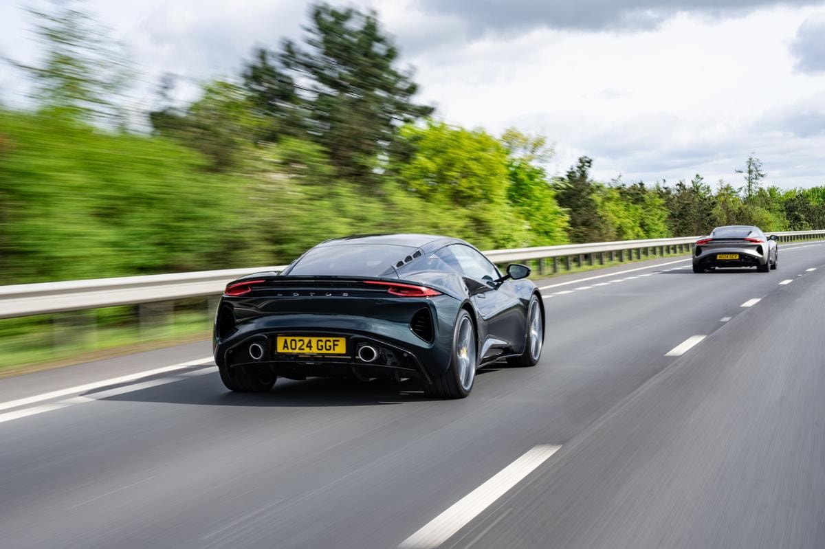 Lotus Emira: come va la nuova sportiva con motore Amg provata sulla pista di Hethel
