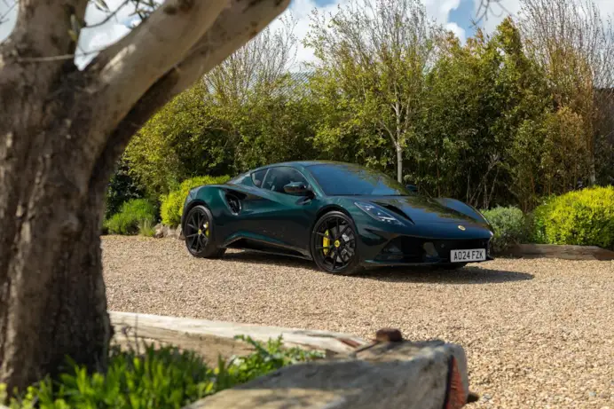Lotus Emira: come va la nuova sportiva con motore Amg provata sulla pista di Hethel