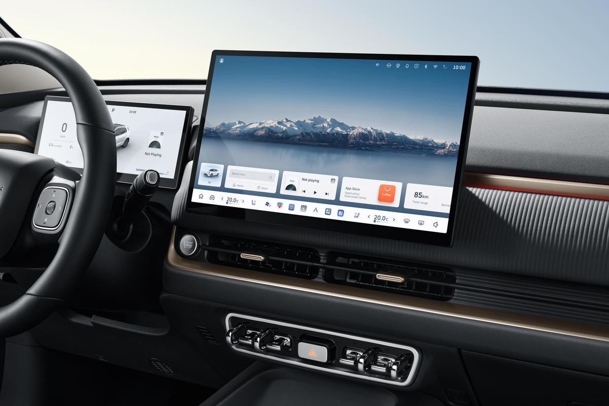 Silenziosa, tecnologica e con 1.000 km di autonomia: ecco la nuova GWM Ora 5 che sembra una Porsche