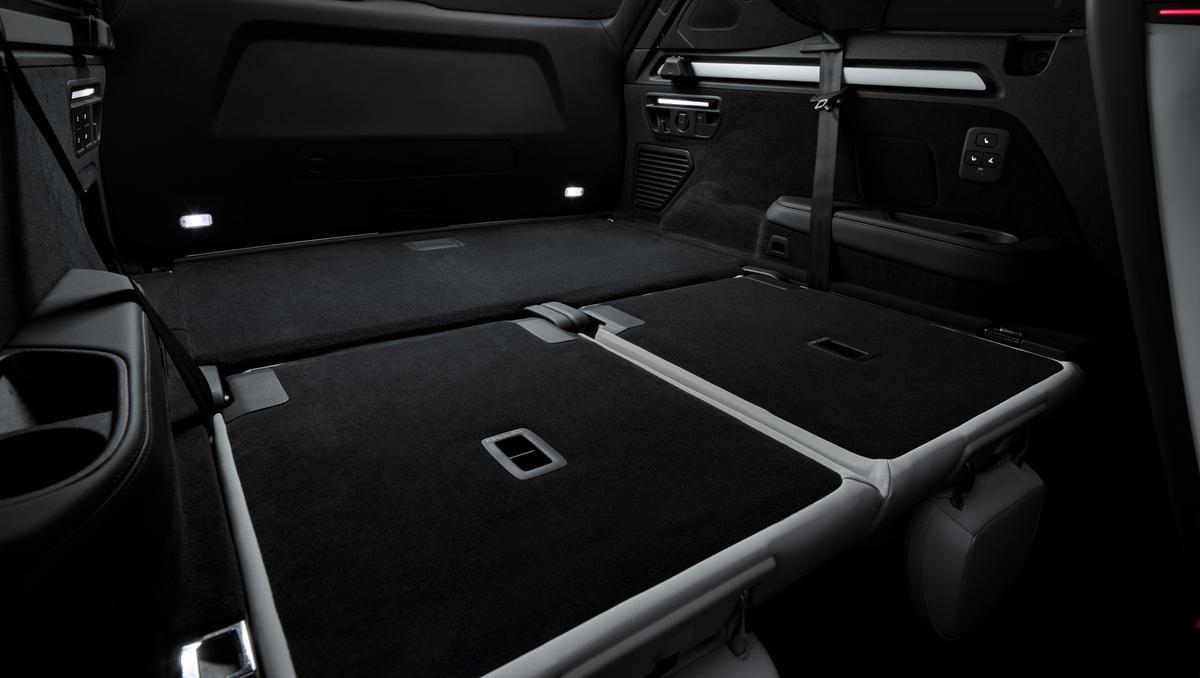 Studio photo, interior, trunk with aluminum rail system