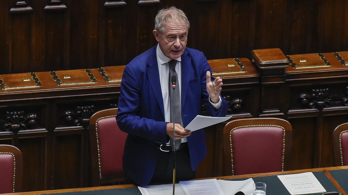 Ex-Ilva, Urso: ipotesi cordata italiana per salvare Taranto
