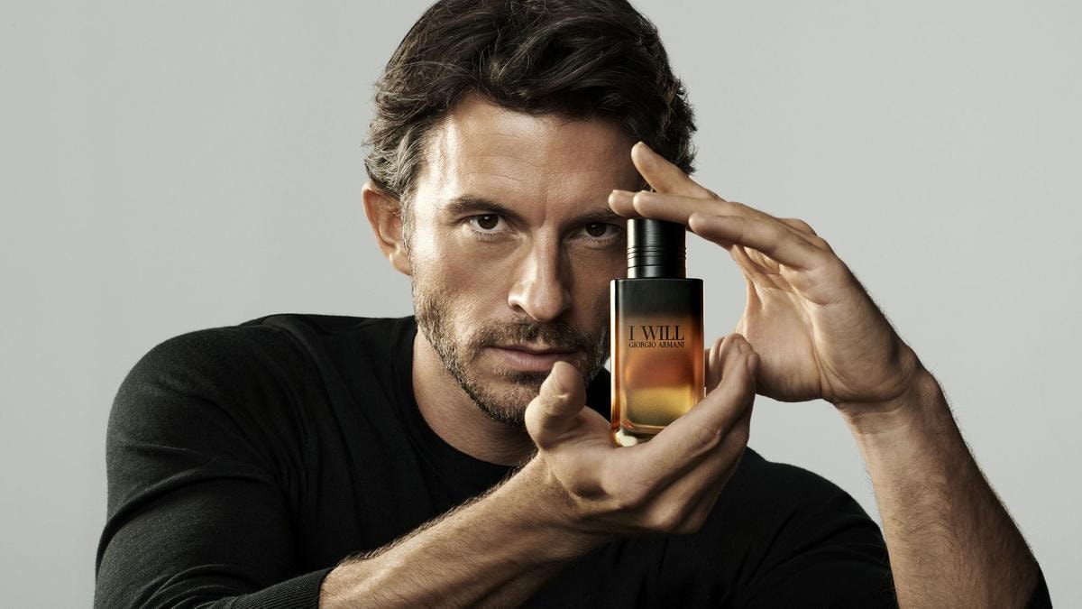 Jonathan Bailey, il nuovo volto beauty di Armani