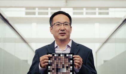 Un ritratto del Professore Kaida Xiao (courtesy Estée Lauder)