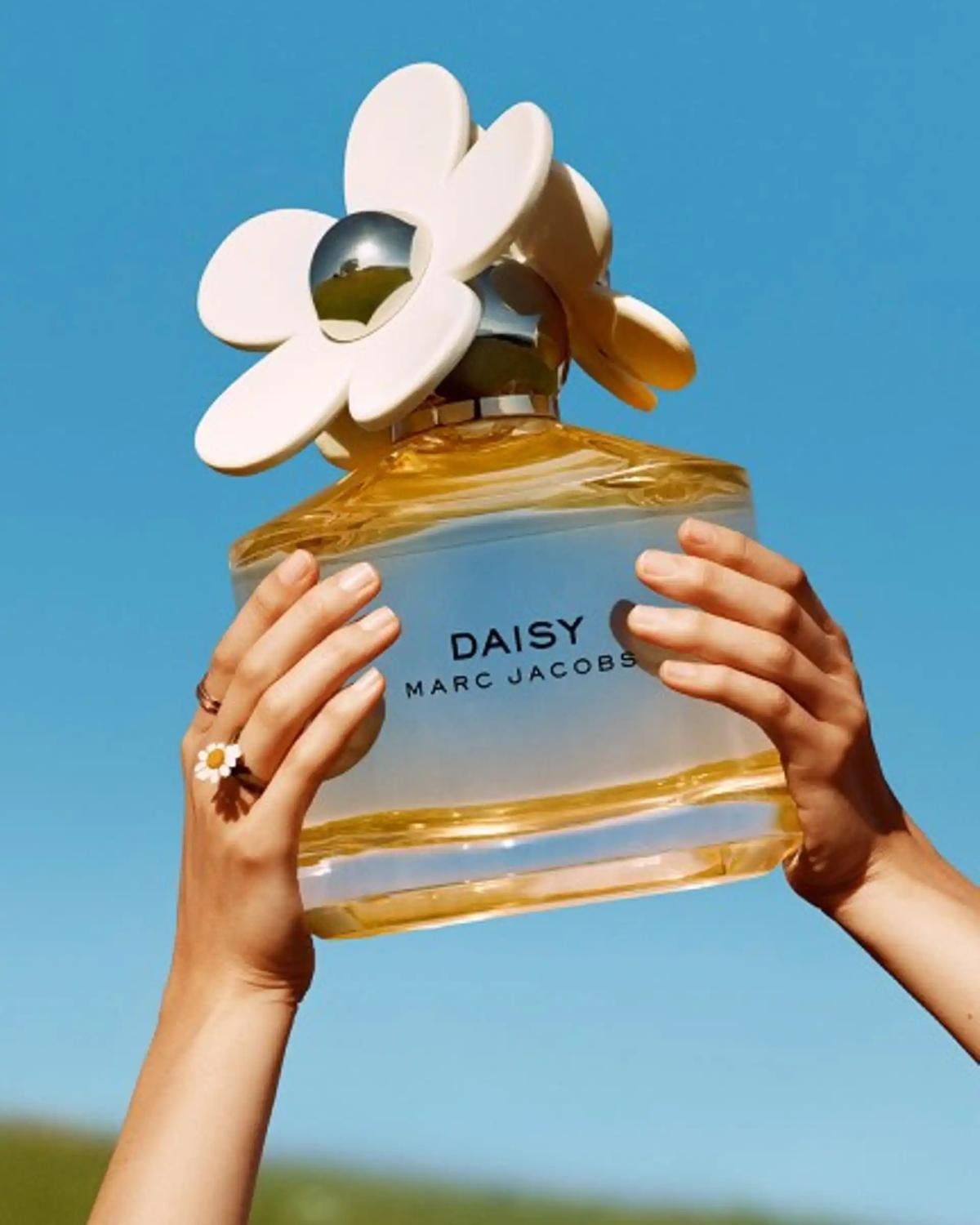 Un adv della fragranza Daisy di Marc Jacobs (ph Coty official website)