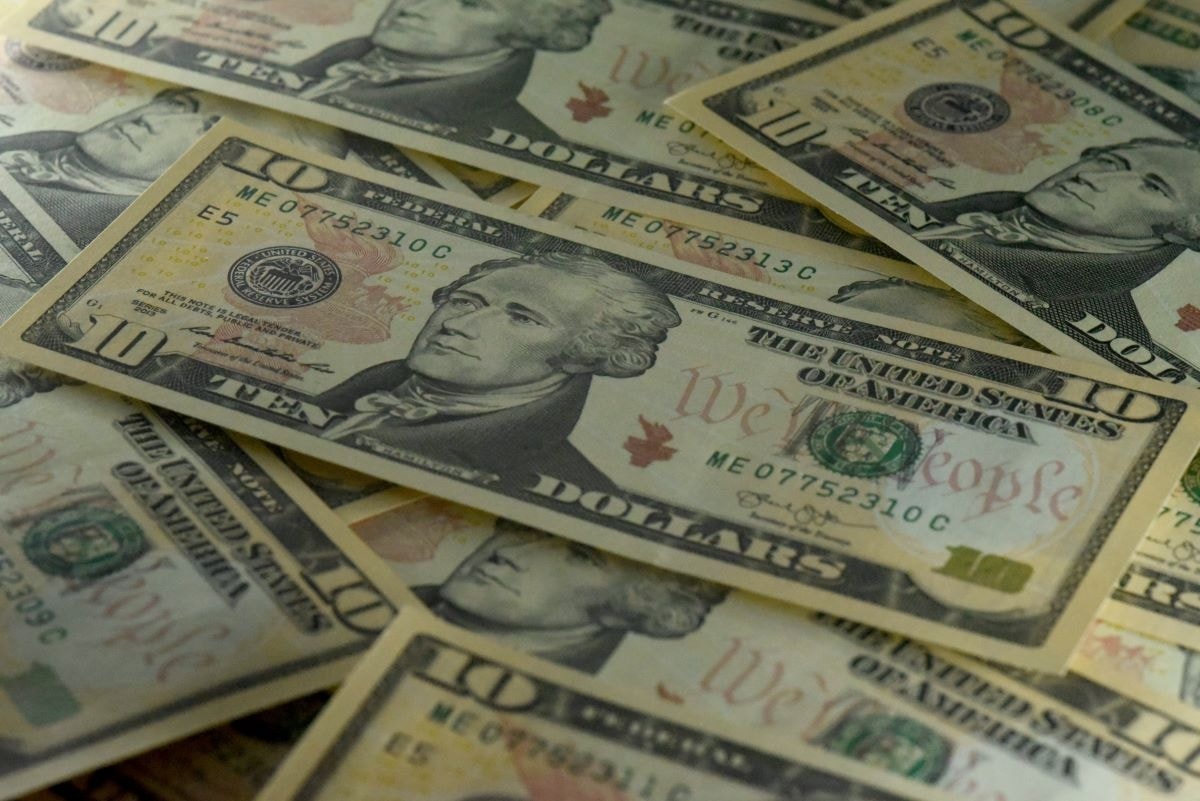 Dollaro sotto pressione: perché Scott Bessent può favorire l’euro. L’analisi di Kit Juckes (Societe Generale)