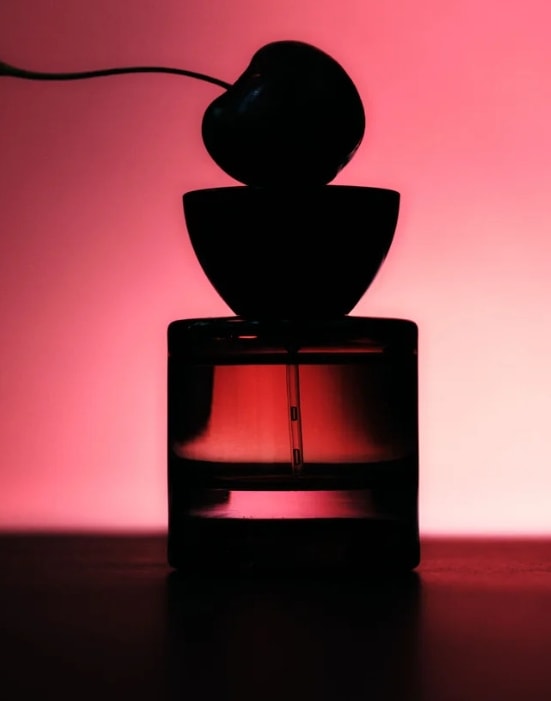 Un visual del brand di functional fragrances Vyrao (ph official website)