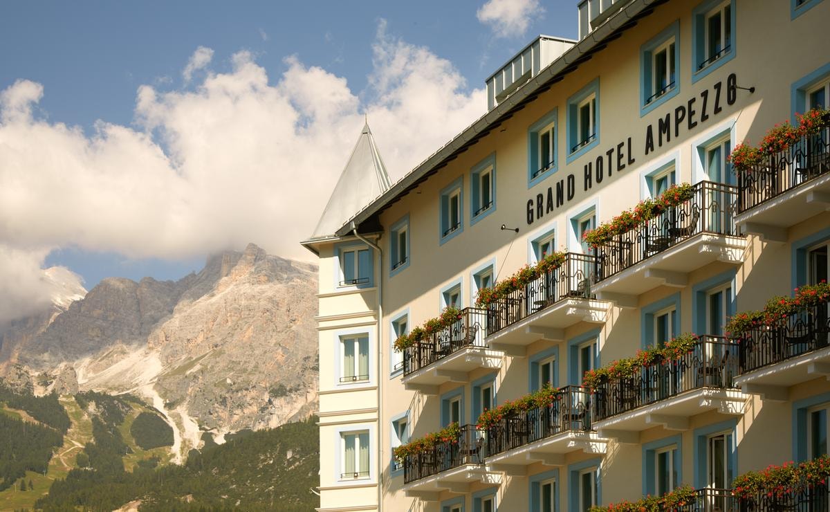 Cortina d’autunno sorprende: foliage, Dolomiti rosa e due hotel da scoprire