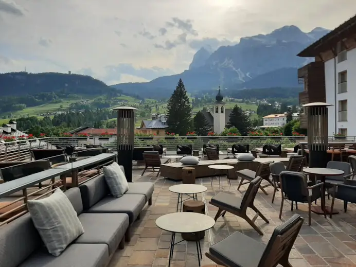 Cortina d’autunno sorprende: foliage, Dolomiti rosa e due hotel da scoprire