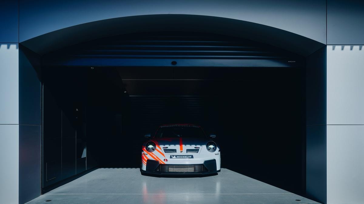 Porsche trasforma la 911 GT3 in un’auto da corsa: ecco la nuova Challenge