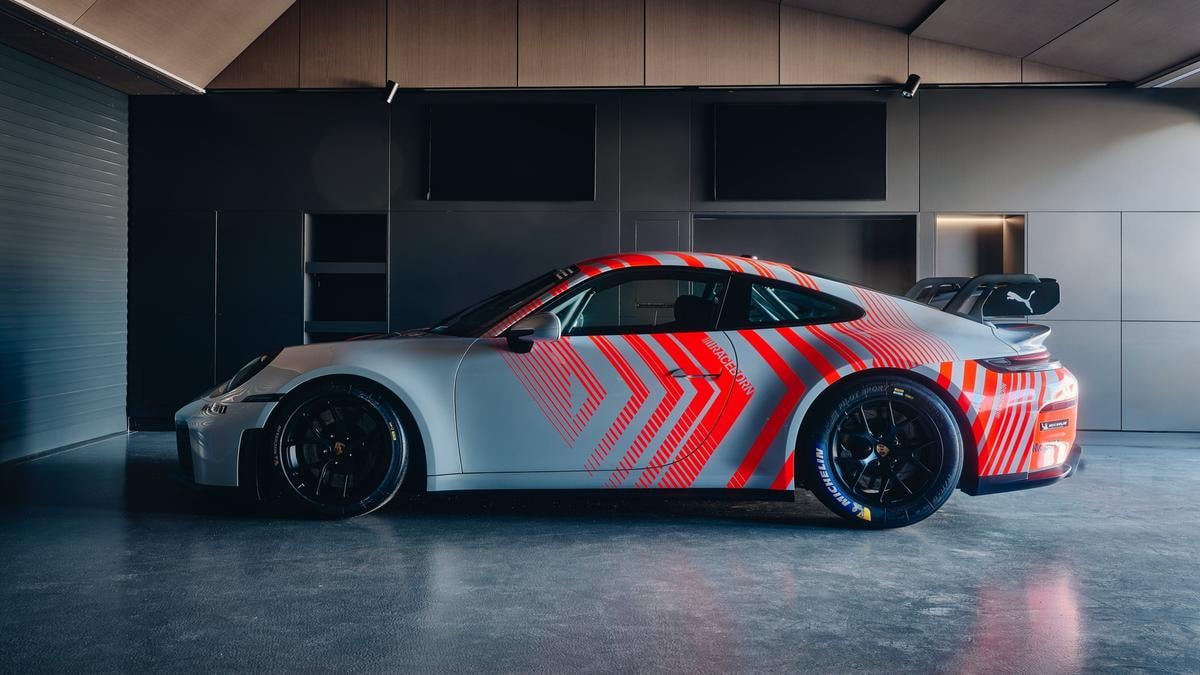 Porsche trasforma la 911 GT3 in un’auto da corsa: ecco la nuova Challenge