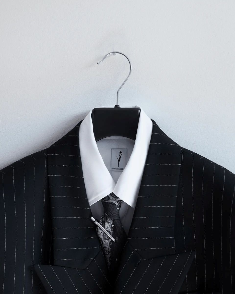 Un capo della collezione di Kris Van Assche (ph official website)