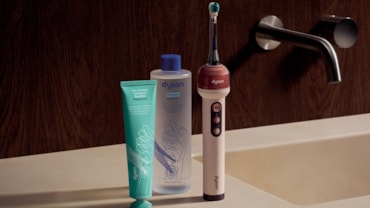 Dyson CameraJet, lo spazzolino intelligente che sostituisce il filo interdentaleDyson CameraJet, lo spazzolino intelligente che sostituisce il filo interdentaleDyson CameraJet, lo spazzolino intelligente che sostituisce il filo interdentale