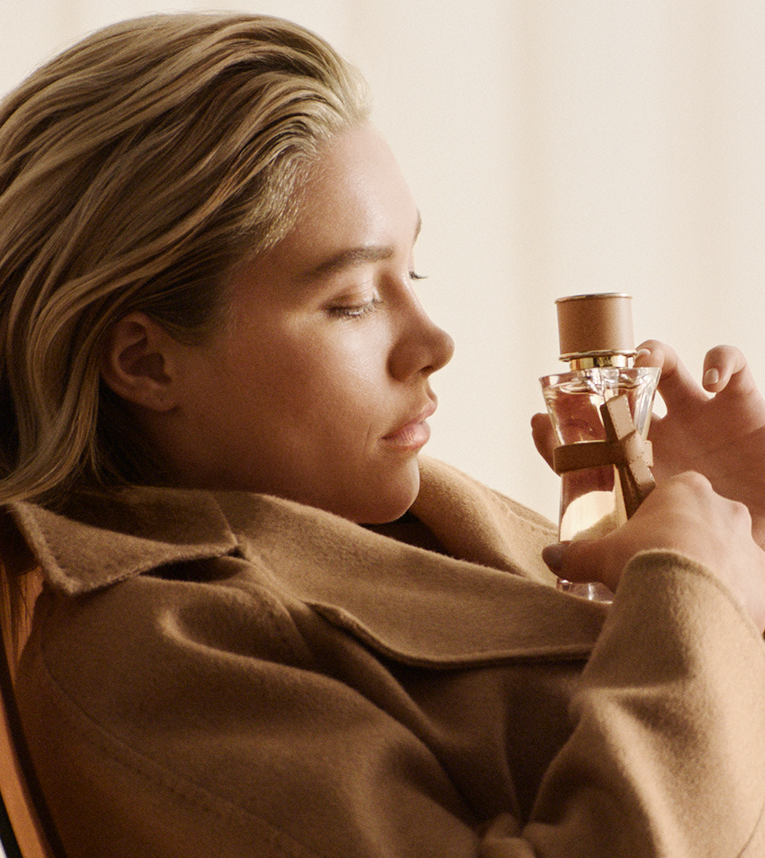 Florence Pugh nella campagna di Le parfum (courtesy Max Mara)
