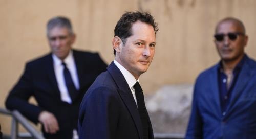 John Elkann guida pure la moto, Exor entra in Ultraviolette, startup indiana di veicoli elettrici a due ruote 