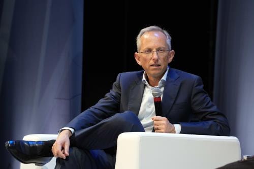 Ferrari batte le attese sulla trimestrale e alza le stime