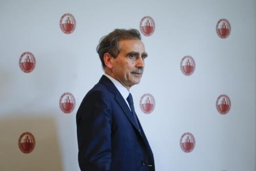 Mps cerca alternative a Intesa