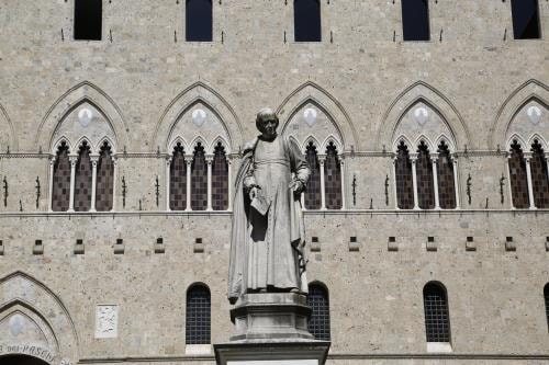 A Piazza Affari banche motore della crescita