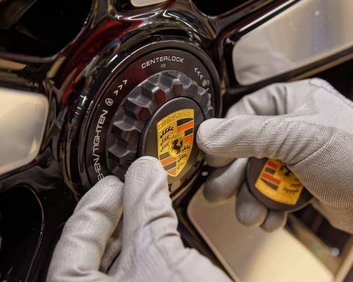 Emissioni, Porsche va coi cinesi
