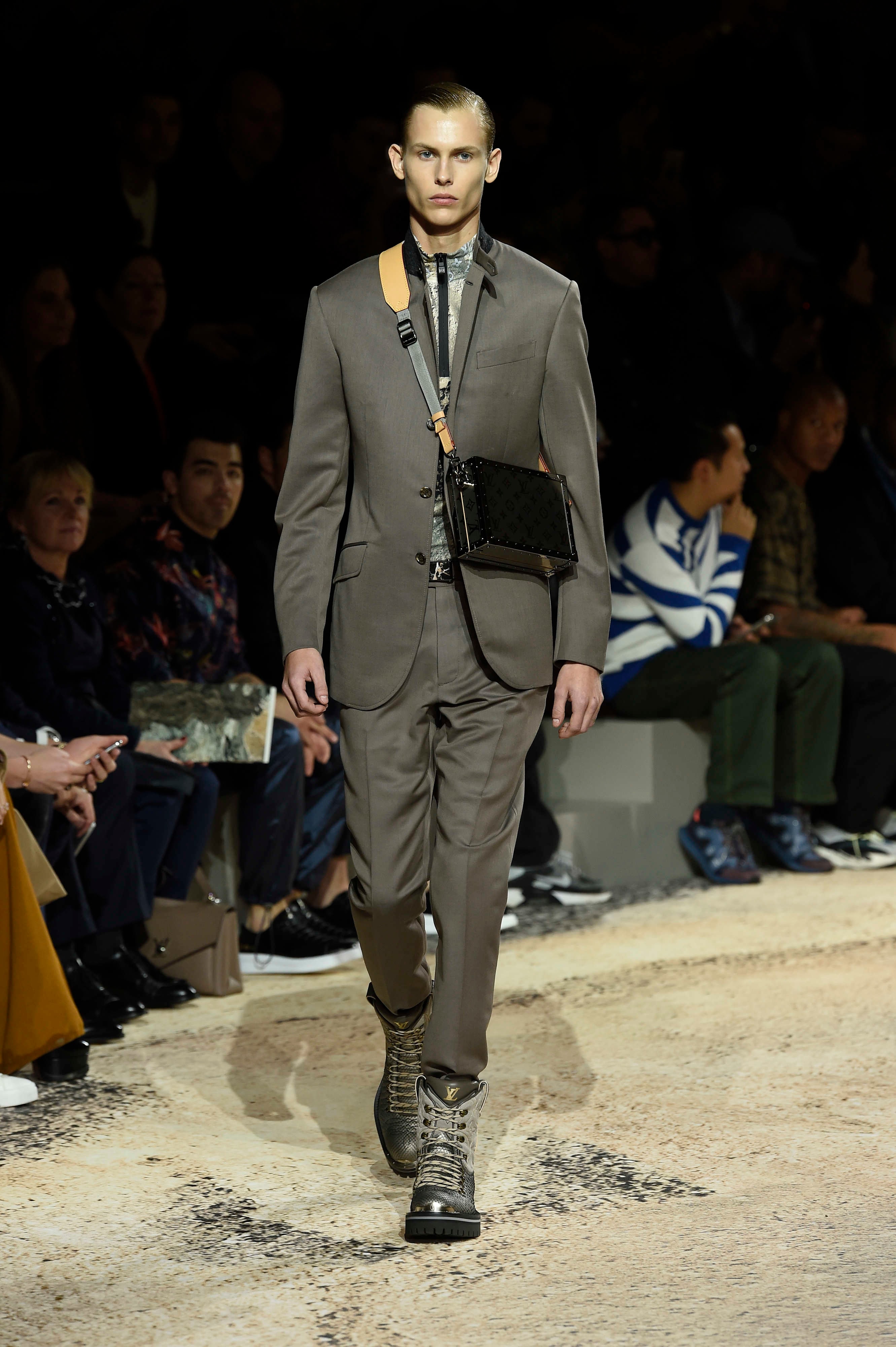 Paris Fashion Week Hommes Autunno/Inverno 2018/19 Louis Vuitton 