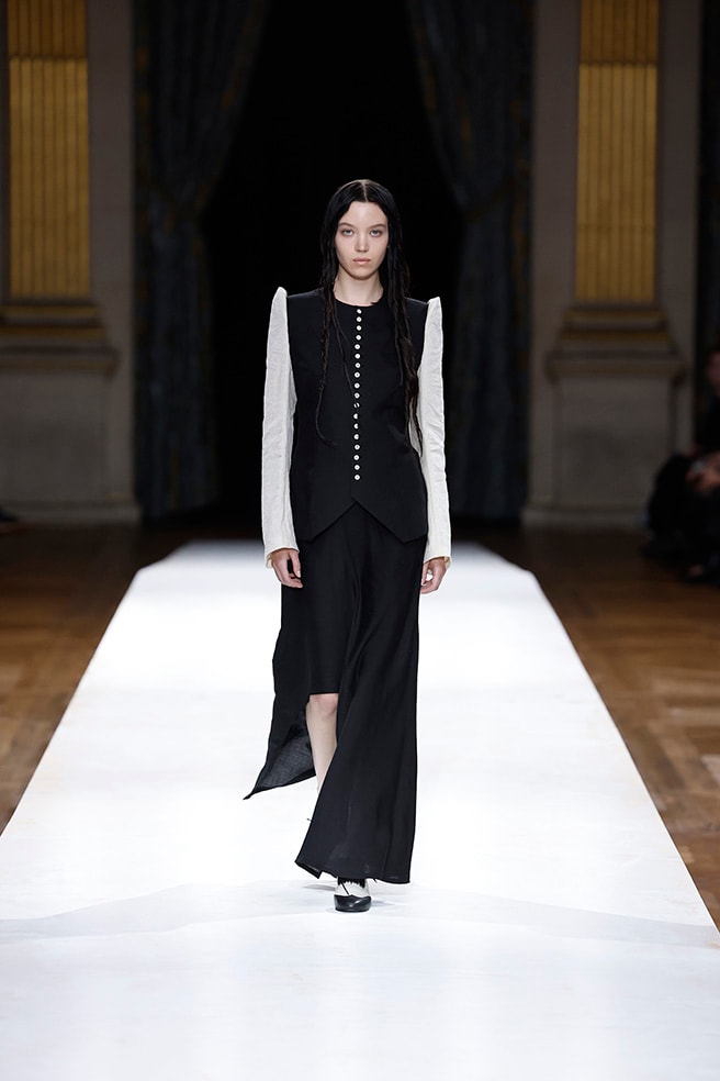 Paris Fashion Week Primavera/Estate 2024 Yohji Yamamoto