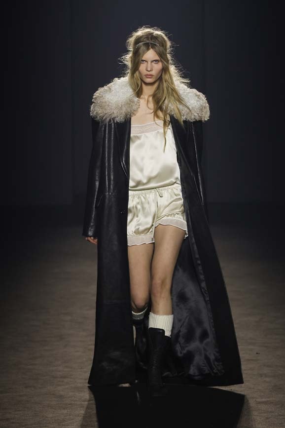 Paris Fashion Week Autunno/Inverno 2024/25 Ann Demeulemeester