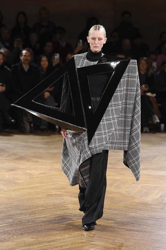 Paris Fashion Week Autunno/Inverno 2024/25 Junya Watanabe