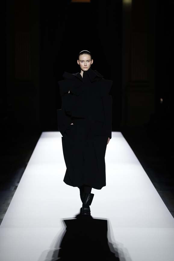 Paris Fashion Week Autunno/Inverno 2024/25 Yohji Yamamoto